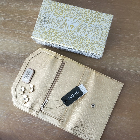 Guess - Picture 4 of 4